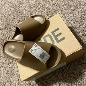 Yeezy Core Slides